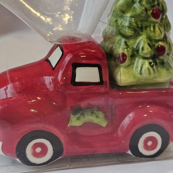 Red Truck and Tree Salt and Pepper Shakers - Picture 6 of 11
